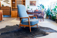 Load image into Gallery viewer, Vintage Folk Ohlsson Lounge Chair