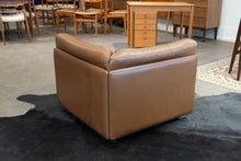 Load image into Gallery viewer, Vintage 1970's Vatne Møbler Leather Corner Seat
