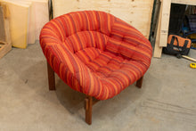 Load image into Gallery viewer, Vintage Scoop Nest Chair