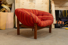 Load image into Gallery viewer, Vintage Scoop Nest Chair