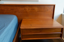 Load image into Gallery viewer, Vintage Queen Teak Platform Bed with Floating Night Stands