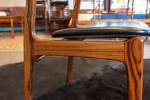 Load image into Gallery viewer, Vintage Round Gudme Rosewood Dining Table with two Leaves and Six Rosewood Chairs