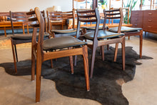 Load image into Gallery viewer, Vintage Round Gudme Rosewood Dining Table with two Leaves and Six Rosewood Chairs