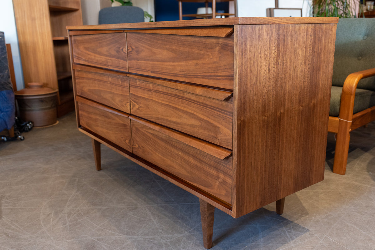Vintage Walnut Six Drawer Dresser KOLLEKTION