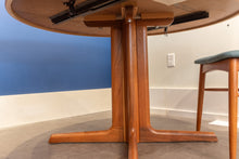 Load image into Gallery viewer, Vintage Extendable Dining Table