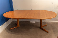 Load image into Gallery viewer, Vintage Extendable Dining Table