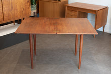 Load image into Gallery viewer, Vintage Børge Mogensen Flip Top Table
