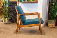 Load image into Gallery viewer, Vintage FD-109 Ole Wanscher for France & Daverkosen Lounge Chair