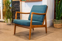 Load image into Gallery viewer, Vintage FD-109 Ole Wanscher for France & Daverkosen Lounge Chair