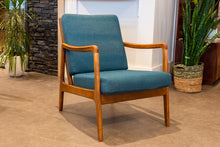Load image into Gallery viewer, Vintage FD-109 Ole Wanscher for France & Daverkosen Lounge Chair