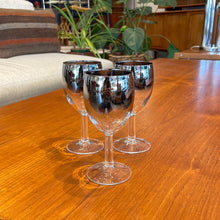 Load image into Gallery viewer, Vintage Dorothy Thorpe Silver Fade Wine Glasses - set of three
