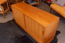 Load image into Gallery viewer, Vintage Teak Hundevad Sideboard/Hutch
