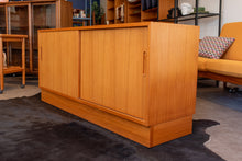 Load image into Gallery viewer, Vintage Teak Hundevad Sideboard/Hutch
