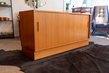 Load image into Gallery viewer, Vintage Teak Hundevad Sideboard/Hutch
