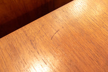 Load image into Gallery viewer, Pair of Vintage RS Associated Bedside Tables
