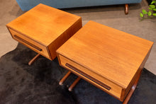 Load image into Gallery viewer, Pair of Vintage RS Associated Bedside Tables
