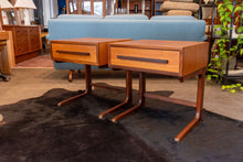 Load image into Gallery viewer, Pair of Vintage RS Associated Bedside Tables
