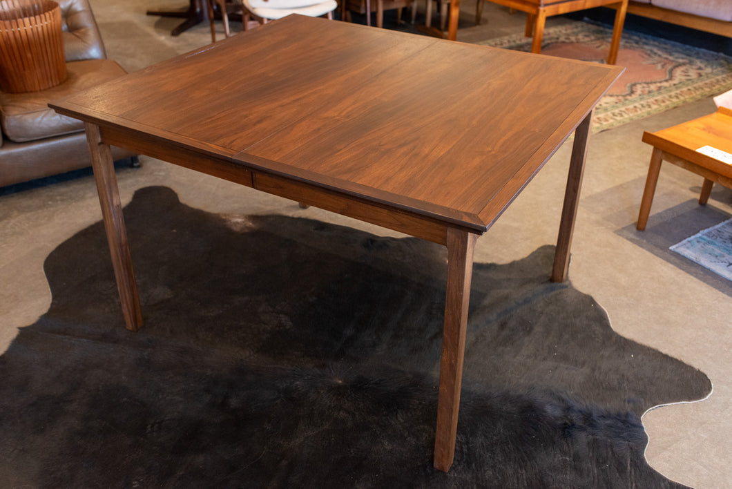 Vintage Honderich Walnut Dining Table with 1 Leaf