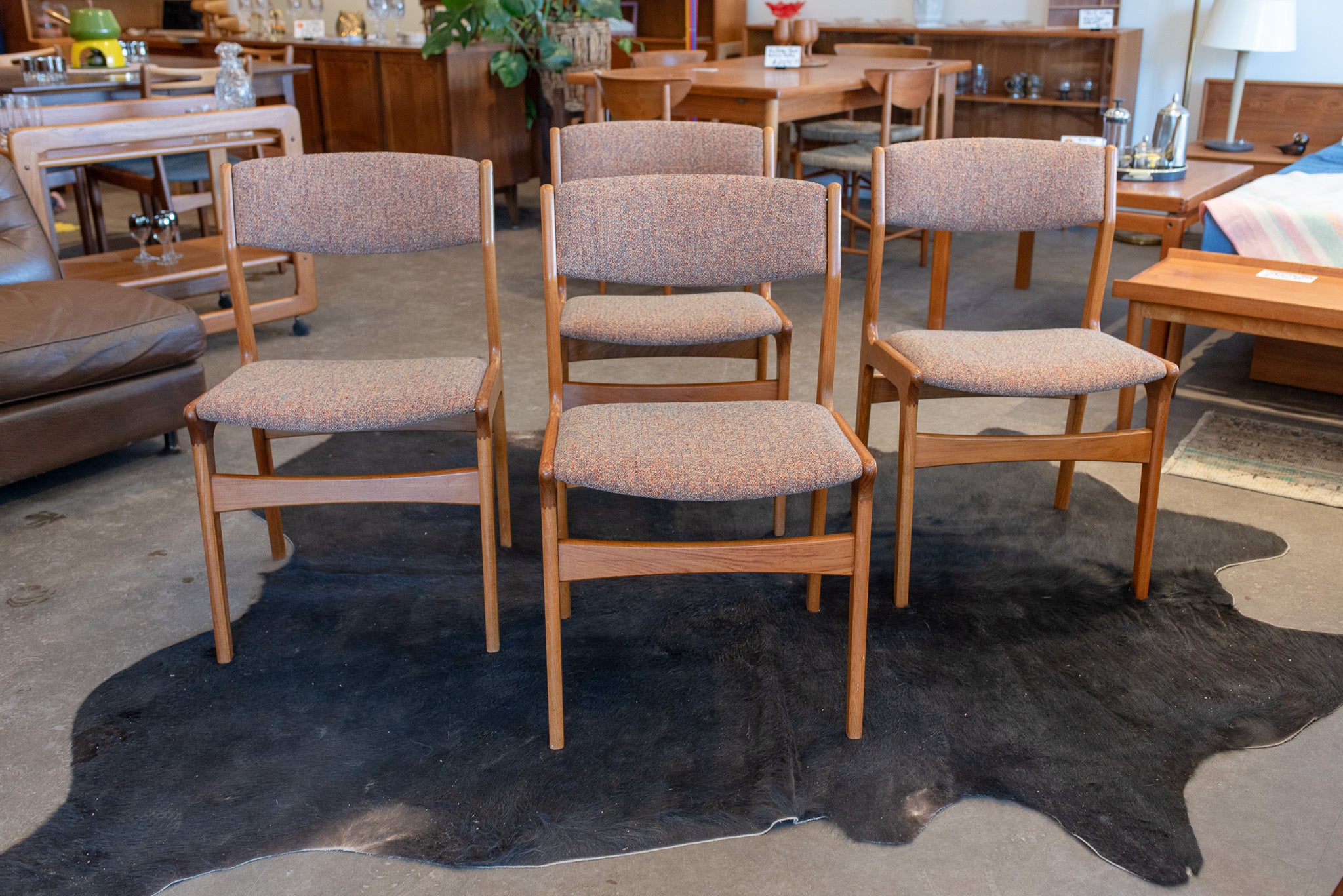 Reupholstered Teak Dining Chairs Set of Four – KOLLEKTION