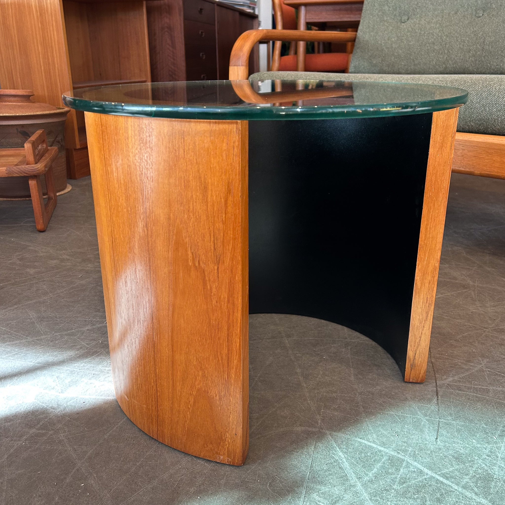 midcentury額 Vintage RS Associates Lunar Side Table with Glass Top