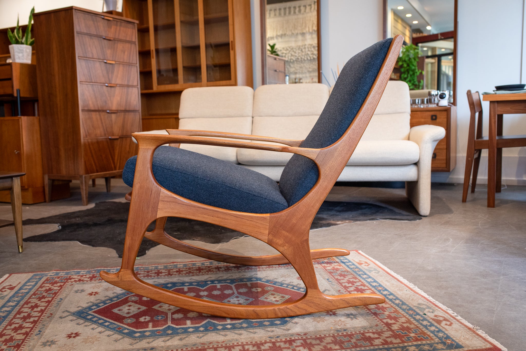 Fully Restored Vintage R. Huber Rocking Chair KOLLEKTION