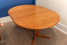 Load image into Gallery viewer, Vintage Extendable Dining Table
