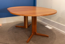 Load image into Gallery viewer, Vintage Extendable Dining Table
