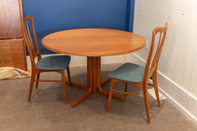Load image into Gallery viewer, Vintage Extendable Dining Table
