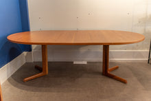 Load image into Gallery viewer, Vintage Extendable Dining Table
