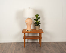 Load image into Gallery viewer, Vintage 80&#39;s Shell Table Lamp
