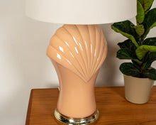 Load image into Gallery viewer, Vintage 80&#39;s Shell Table Lamp
