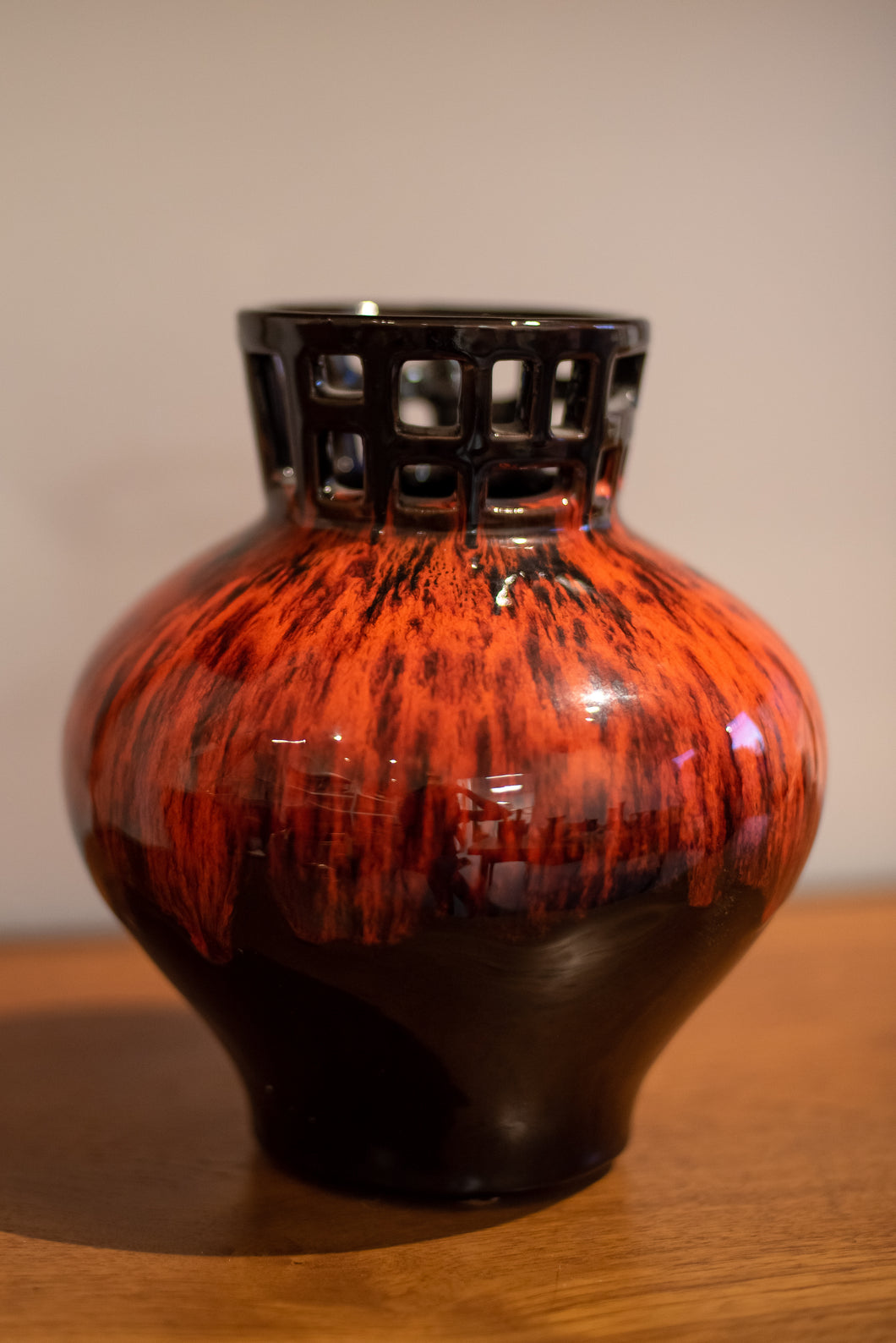 Evangeline Pottery Vase (Red/Black)