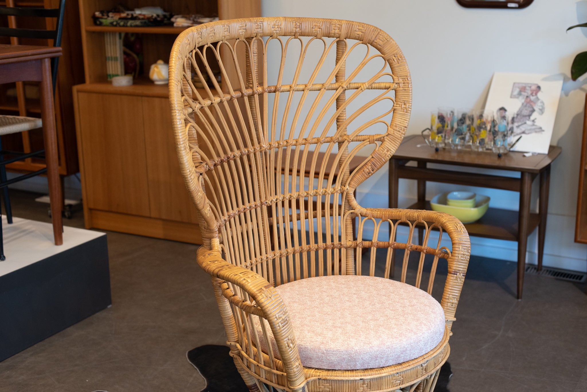 Vintage Wicker Peacock Chair with Upholstered Cushion KOLLEKTION