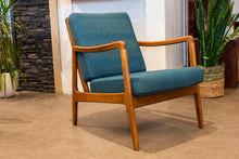 Load image into Gallery viewer, Vintage FD-109 Ole Wanscher for France &amp; Daverkosen Lounge Chair

