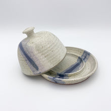 Load image into Gallery viewer, Blue Speckled Garlic / Butter Dish
